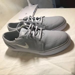 Men’s Niki grey sneakers